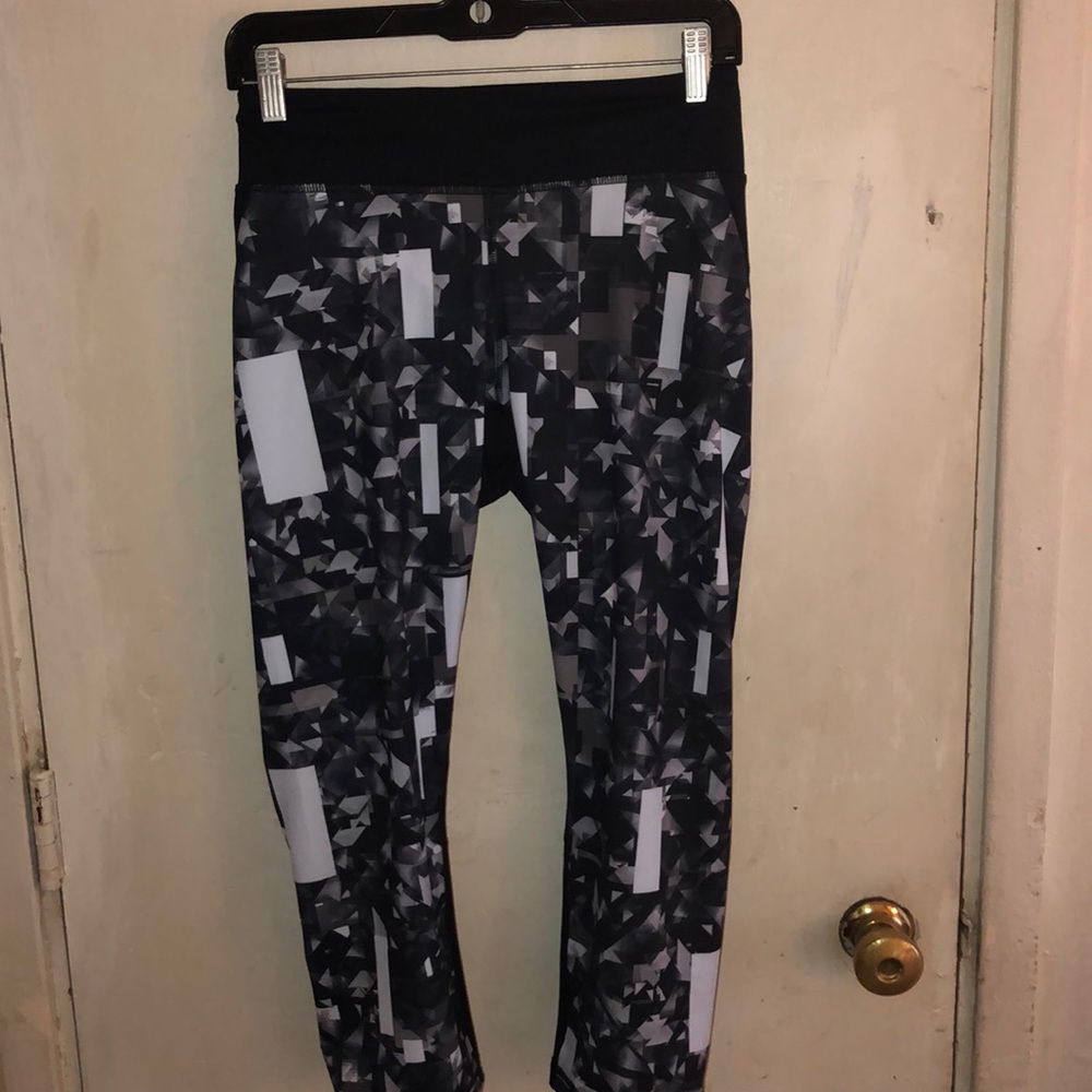 Black and grey pattern under armor (heatgear)